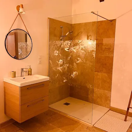 Maison Entièrement Rénovée Avec Piscine Privative *