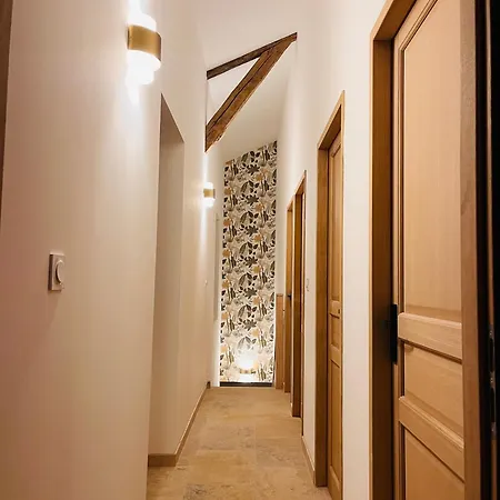 Maison Entièrement Rénovée Avec Piscine Privative