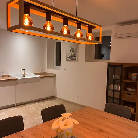 Maison Entièrement Rénovée Avec Piscine Privative