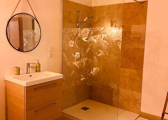 Maison Entierement Renovee Avec Piscine Privative *