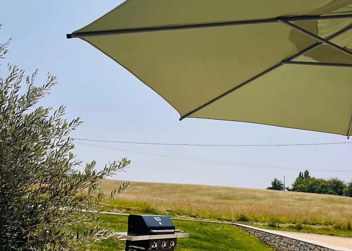 Maison Entierement Renovee Avec Piscine Privative *