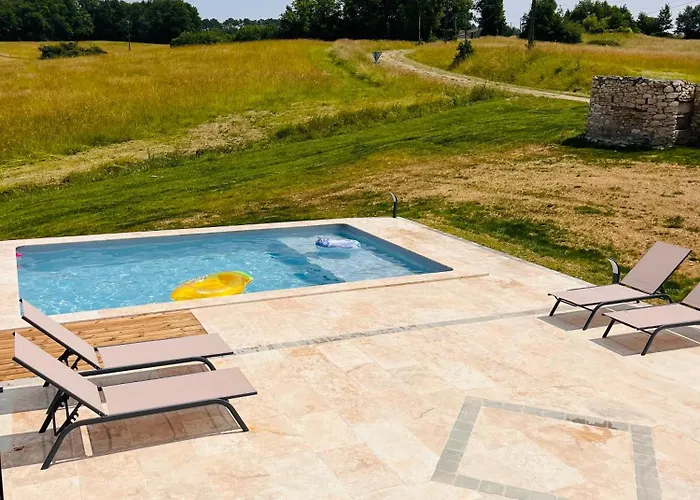 Maison Entierement Renovee Avec Piscine Privative Esclottes