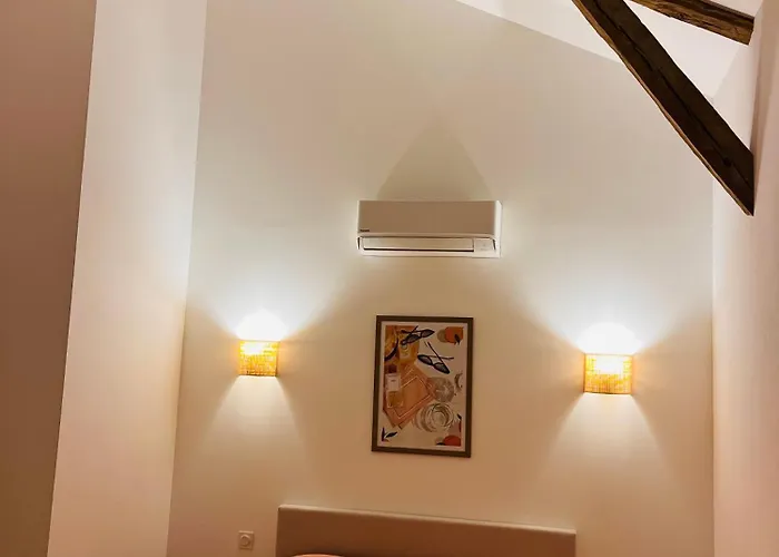 Maison Entierement Renovee Avec Piscine Privative *